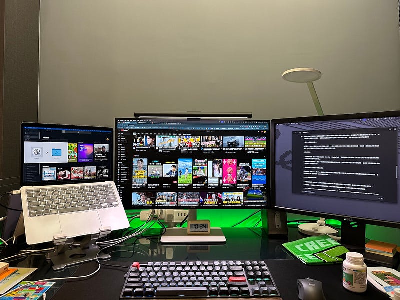 實際使用的樣子，Macbook就只靠一條線跟Hub連